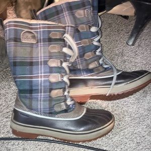 Sorel plaid boot